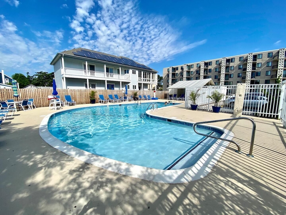 Edgewater House 221