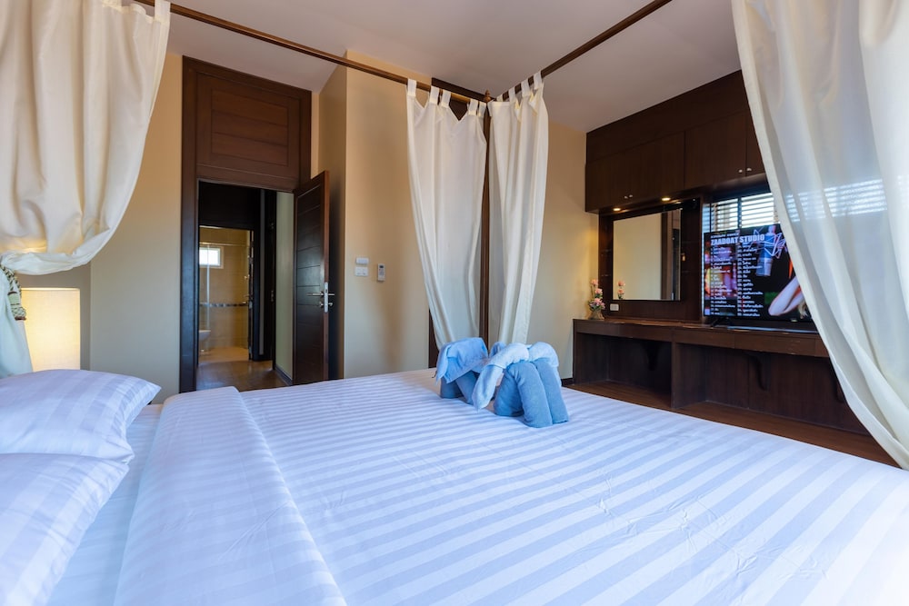 5 Bedroom Pool Villa Close To Town H5 view 4