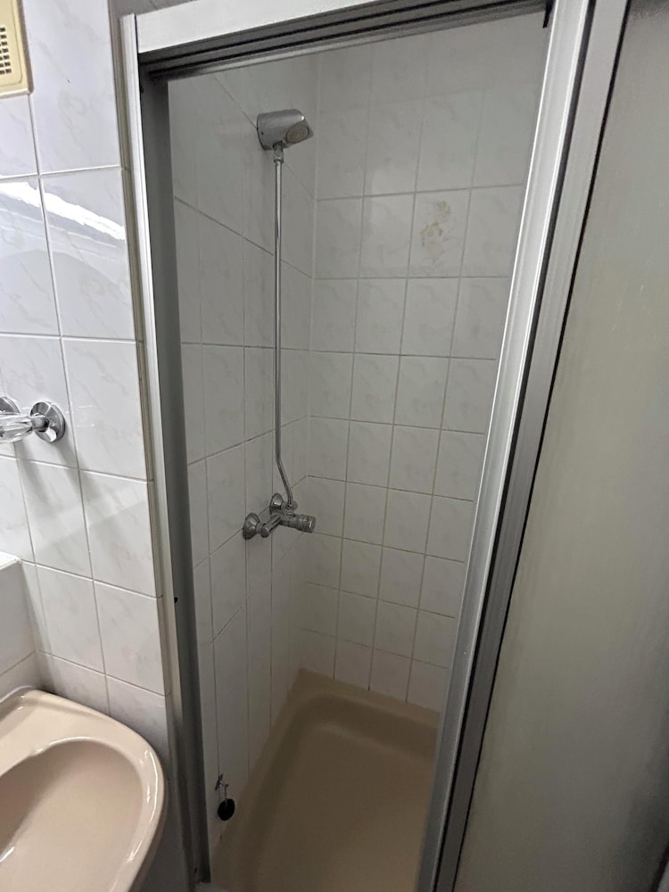 2-Rent Group Hostel Rooms AUB162