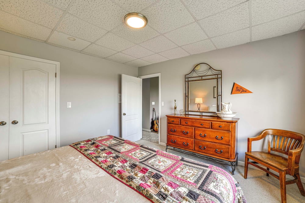 Serene Home w/ Deck, Pond & Mtn Views in Jefferson