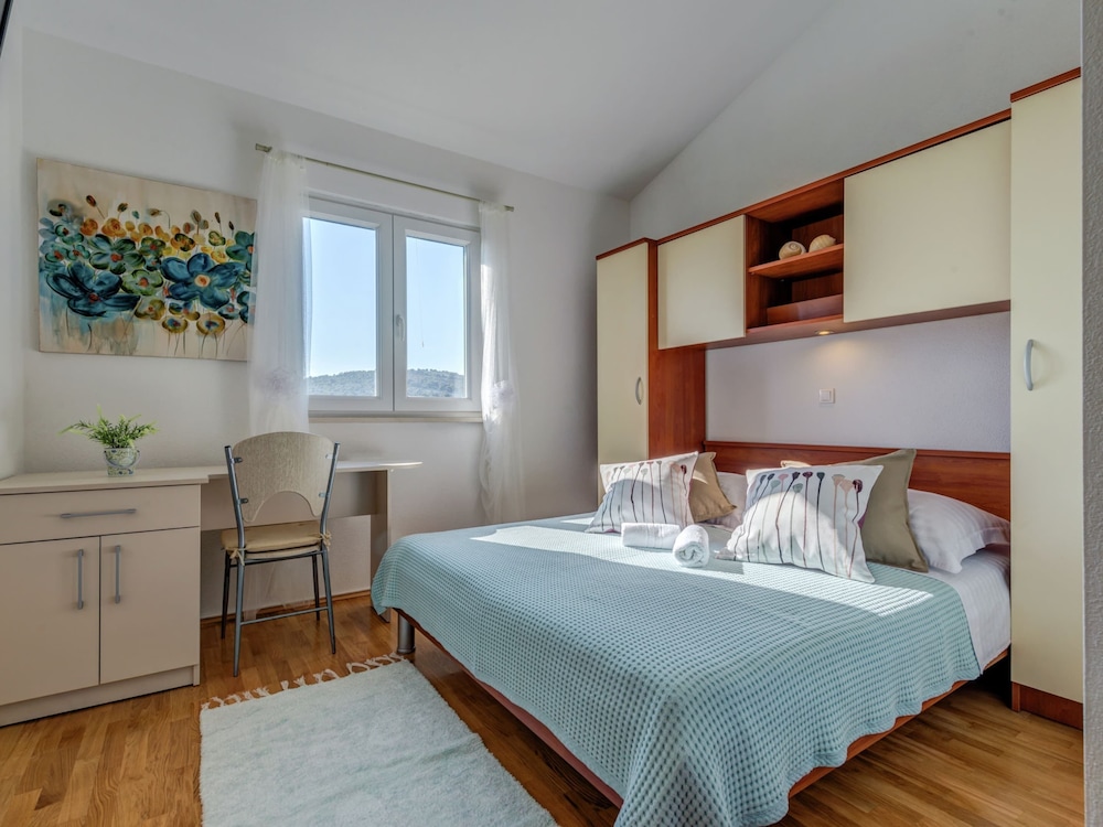 Holiday Home With Outdoor Hot Tub, Near the Sea view 5