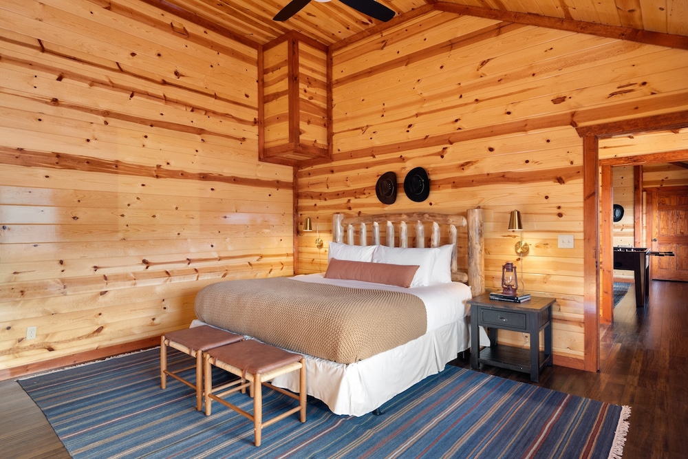 Crystalline by Avantstay High Altitude Retreat! w/ Movie Theatre, Indoor Pool, Hot Tub & Views! view 5