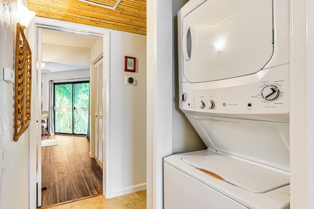 < 1 Mi to Magic Sands Beach: Condo w/ Pool Access!
