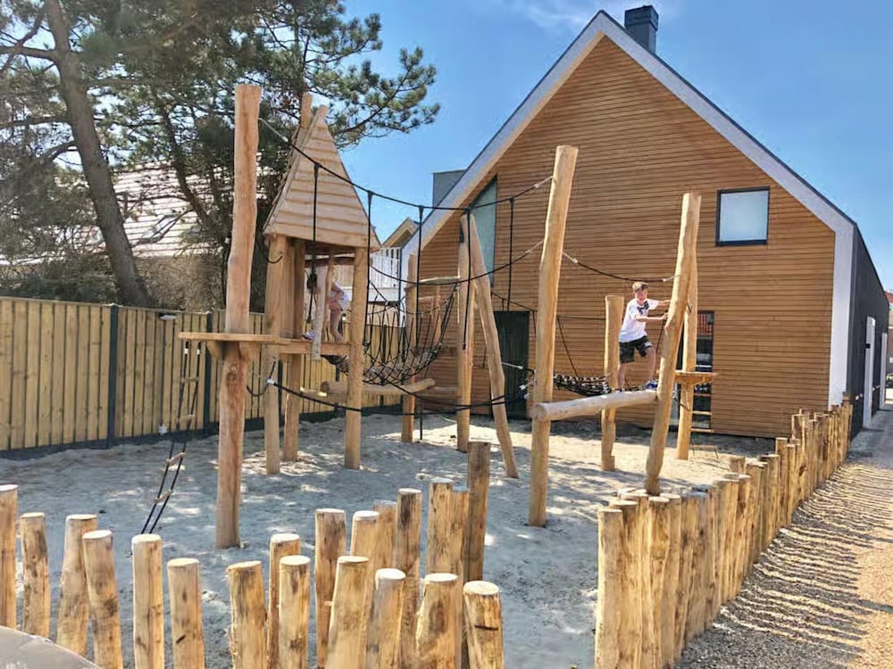 Beautiful Lodge for 5-person Near the Beach