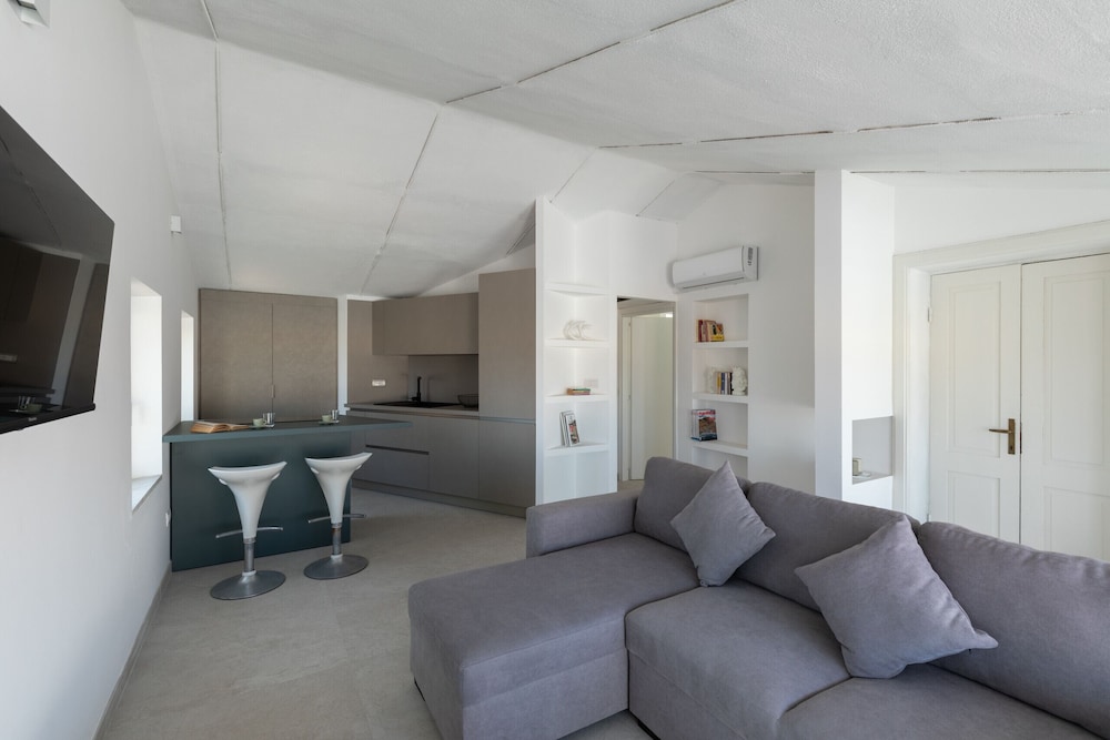 Romantic Apartment With Terrace by Wonderful Italy