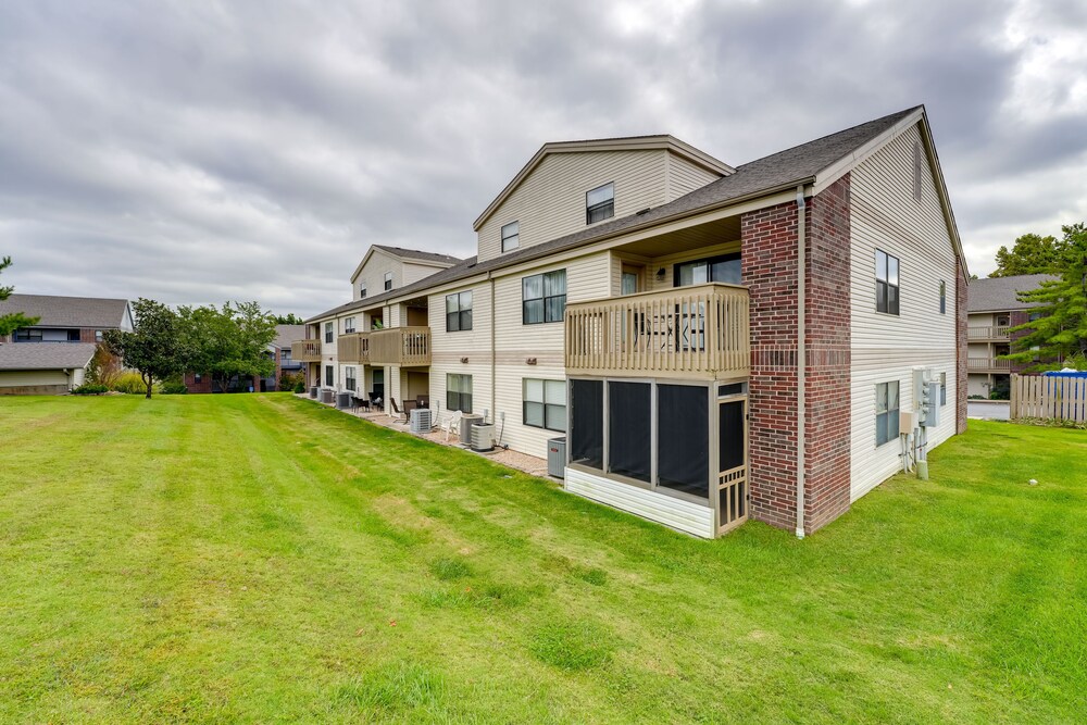 Fireplace, Indoor Pool Access! Family Branson Unit