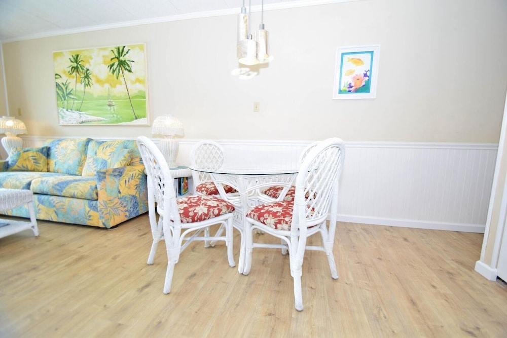 Shore Lea 102 1 Br condo by RedAwning