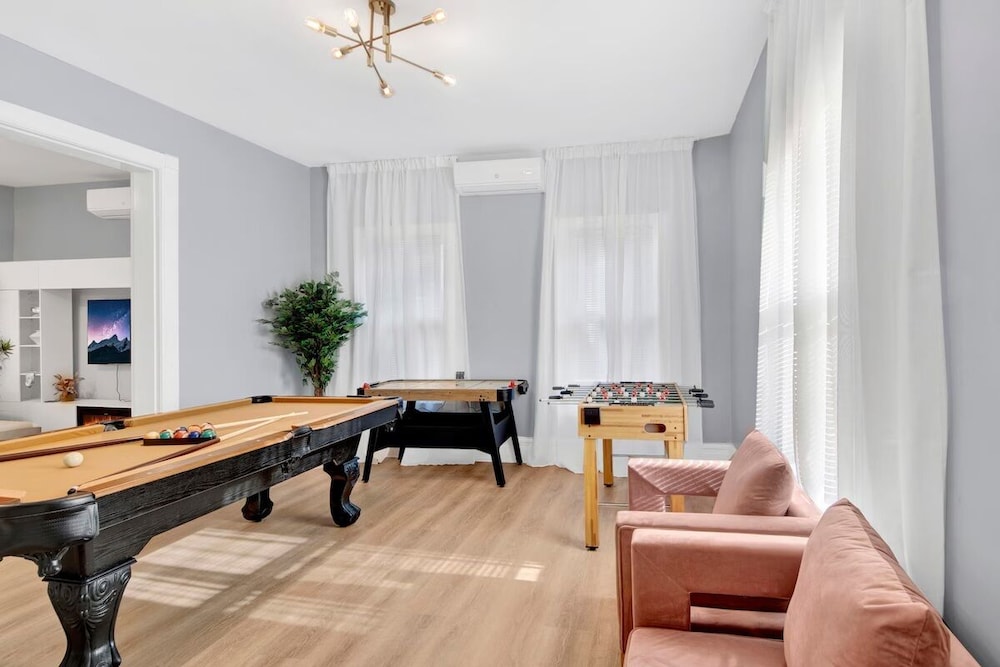Single Family 3BR Home Game Room Parking