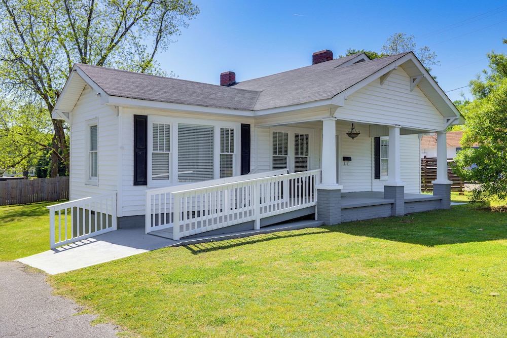 Main Street Home: 1 Mile to Callaway Gardens view 4