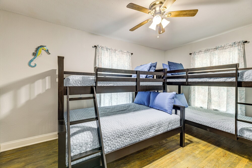 3 Mi to Beach: Family Home in Corpus Christi!