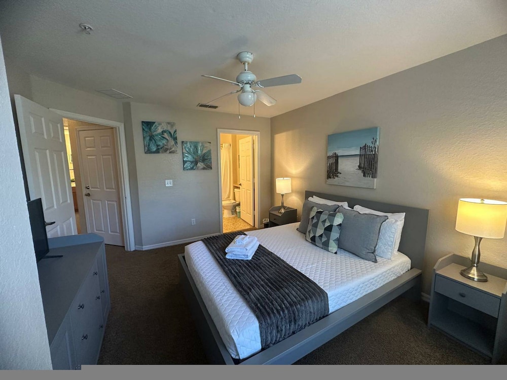 Charming Townhouse Near Disney