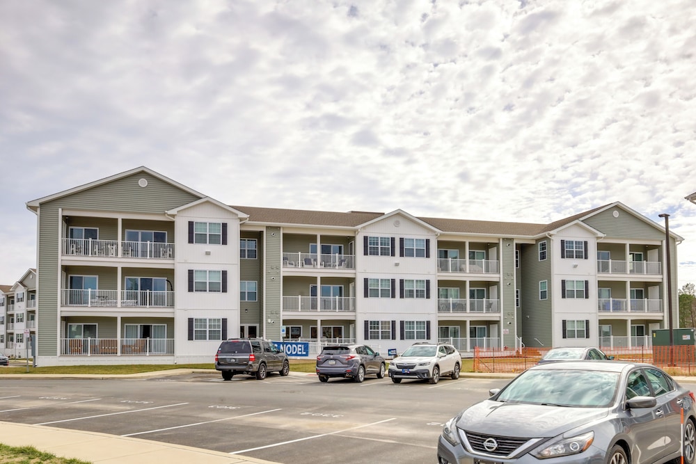 Bright Lewes Condo w/ Balcony, 7 Mi to Beach!