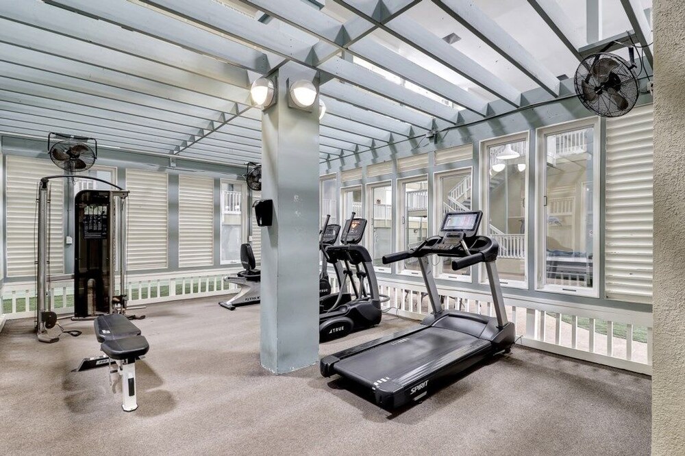 Toes In The Water / 4406 Hhr 2 Bedroom Condo by RedAwning view 2