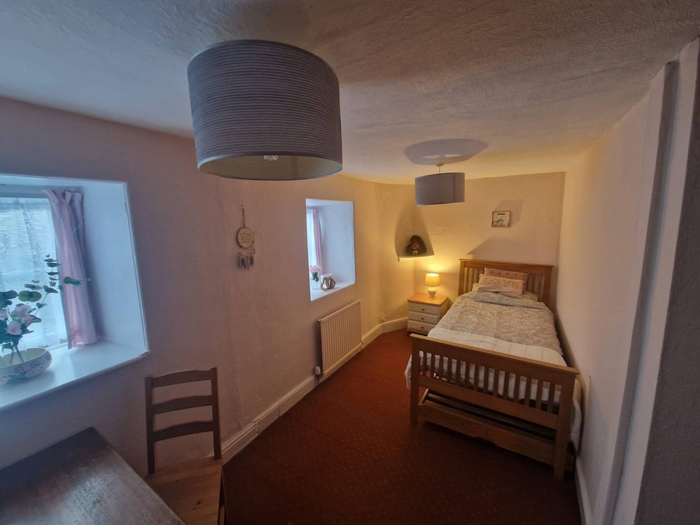 Charming Dolgellau Townhouse With Garden, Perfect for Families
