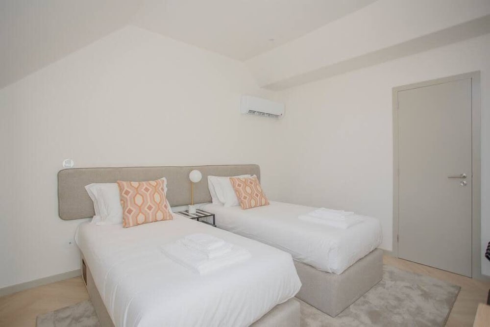Liiiving in Porto Luxury Beachfront Apartment VI view 5