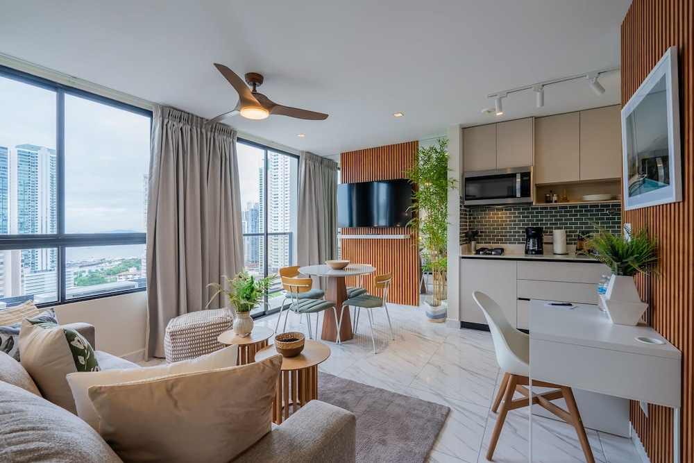 w Majestic 1BR w Beautiful View in Calle 50