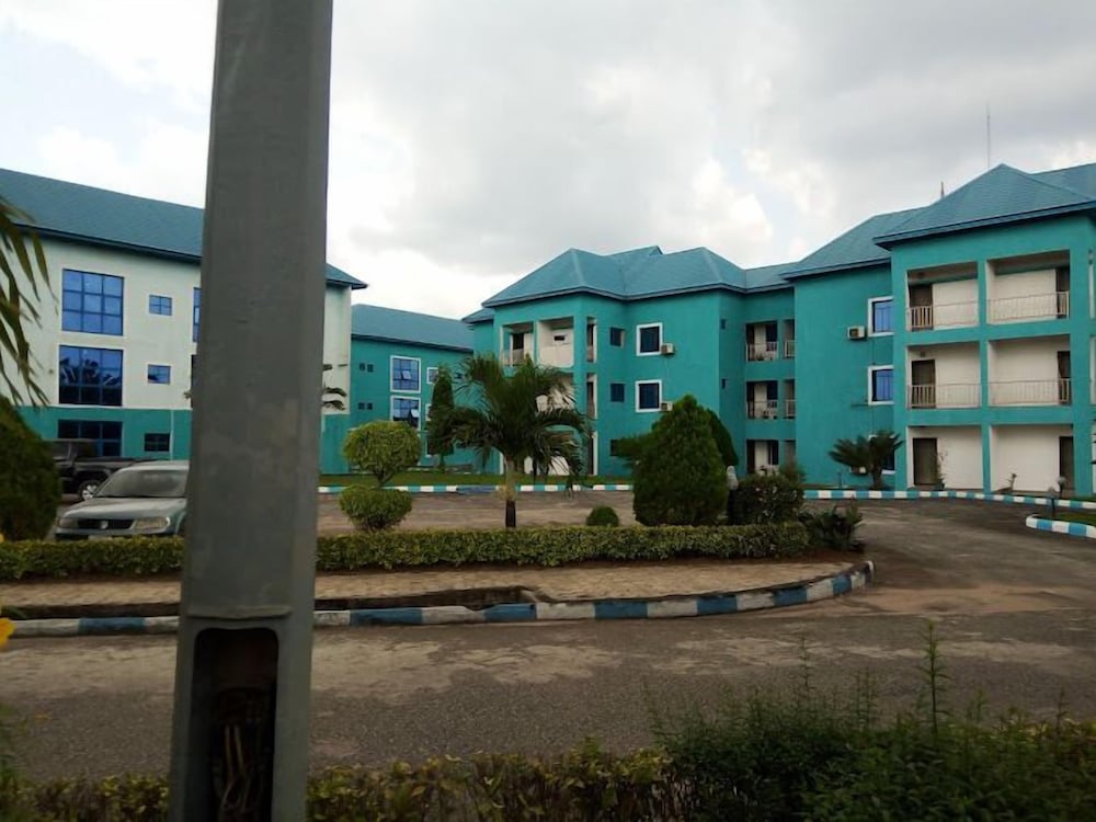 Heroes Luxury Apartments and Suites