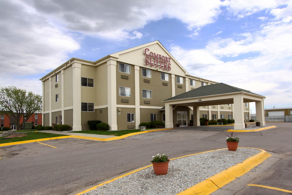 Hotel Comfort Suites Lincoln North - Image 1