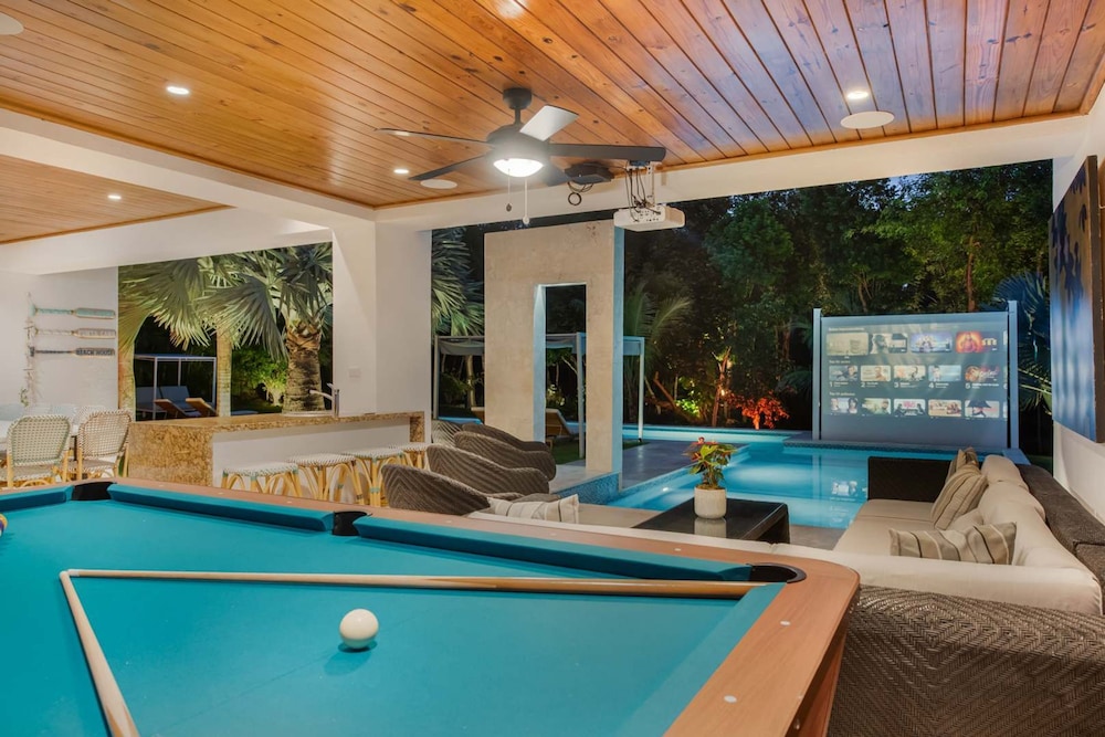Modern Luxury 6 BR Tropical Retreat With Pool