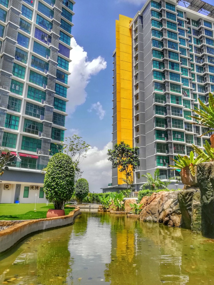 Lawang Suite 2 Bedroom Corner Apartment