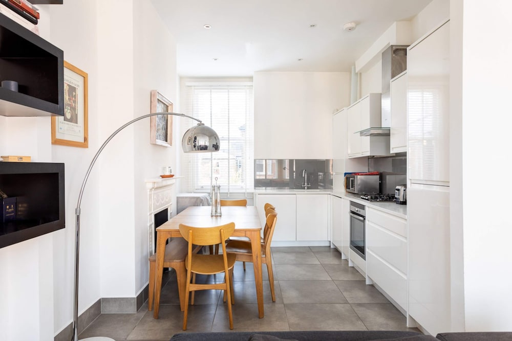 Spacious Apartment Near Portobello Road