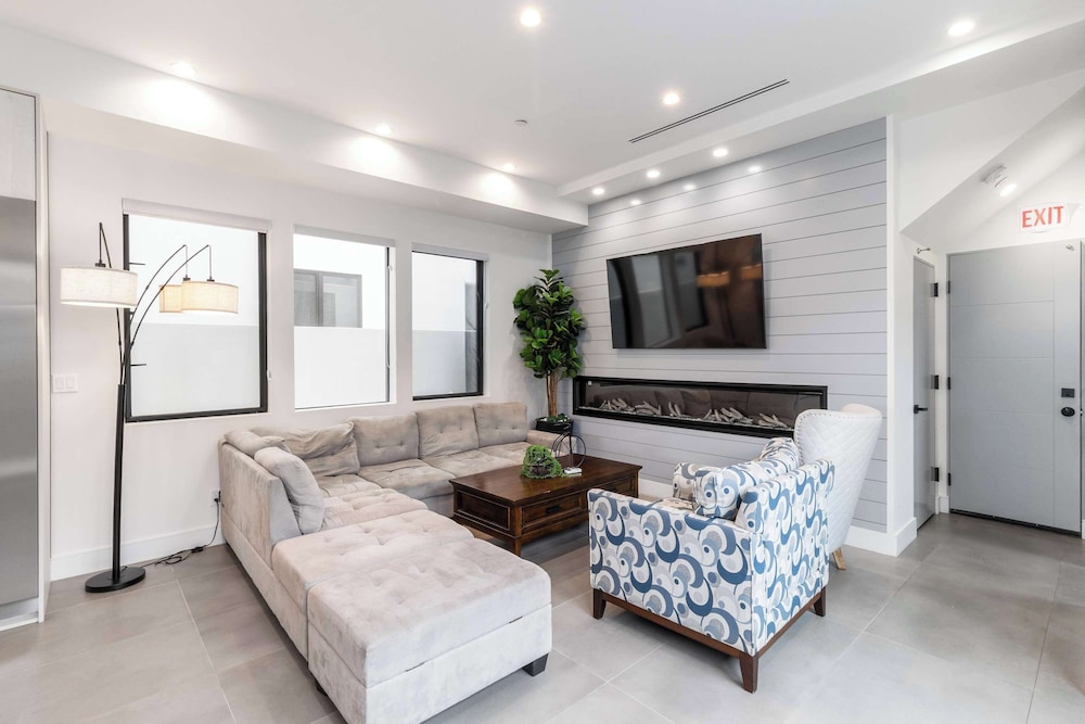 @ Marbella Lane - Luxi 4BR Haven w/ Skyscape Views