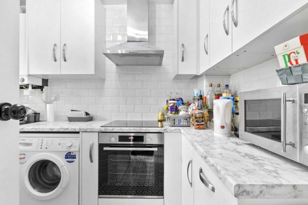 Spacious 4 Bedroom Apartment in Bethnal Green