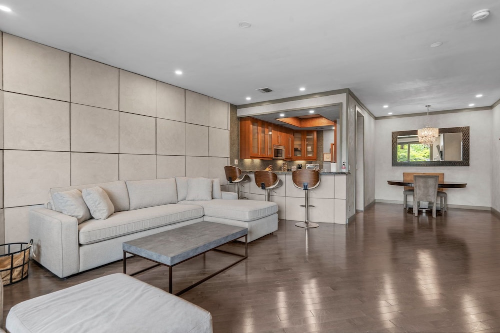 Stylish Westwood Condo