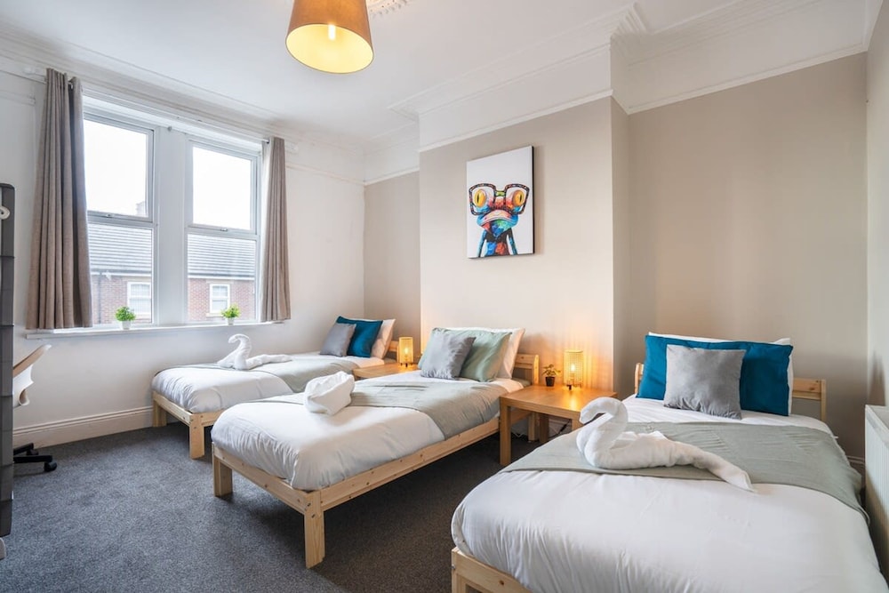4bedrooms-3bath-9beds-wallsend