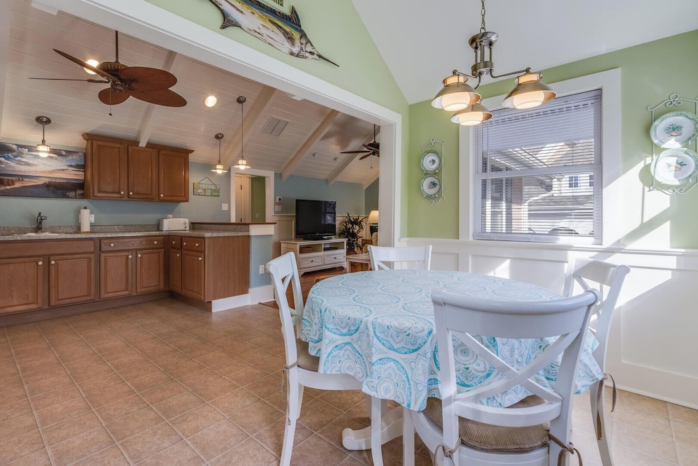 Laurel Street 222c