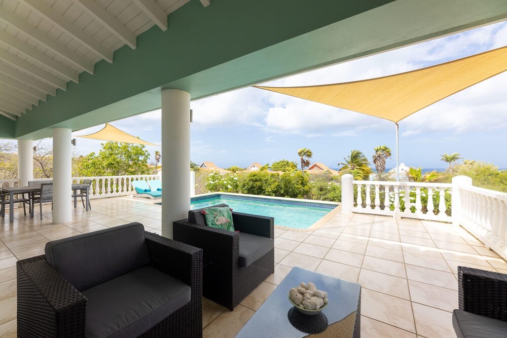 Tropical Paradise Bliss Villa at Coral Estate