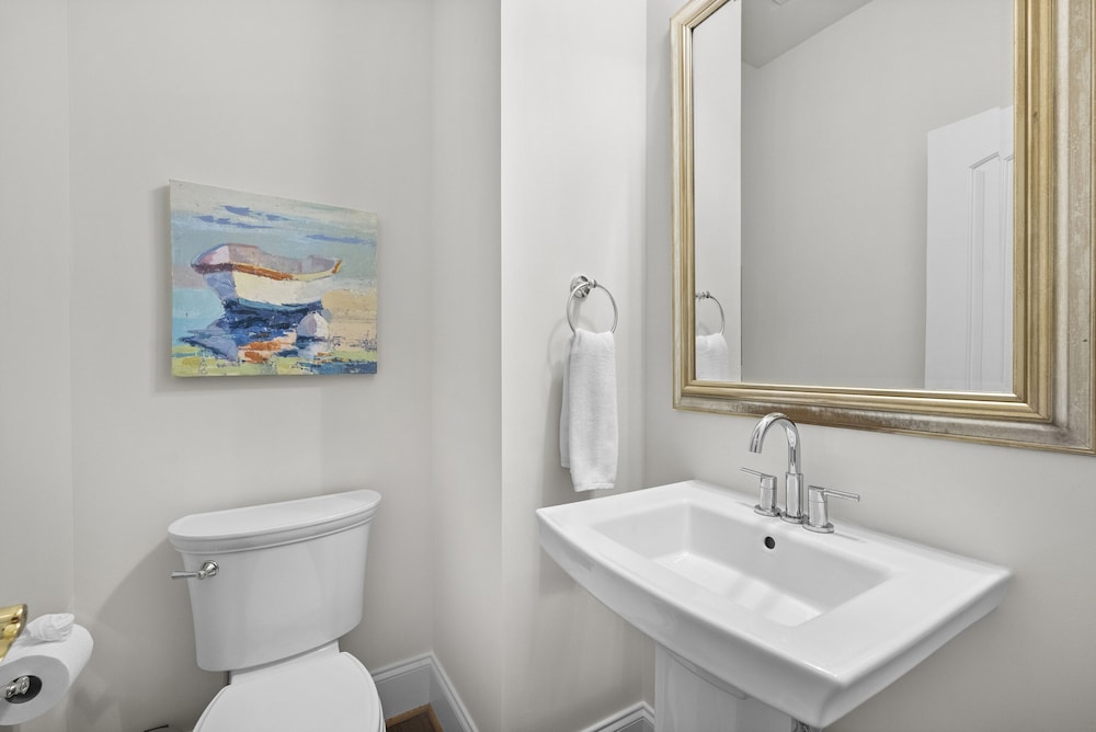 Make a Big Splash in 7BR Lake Norman Home!