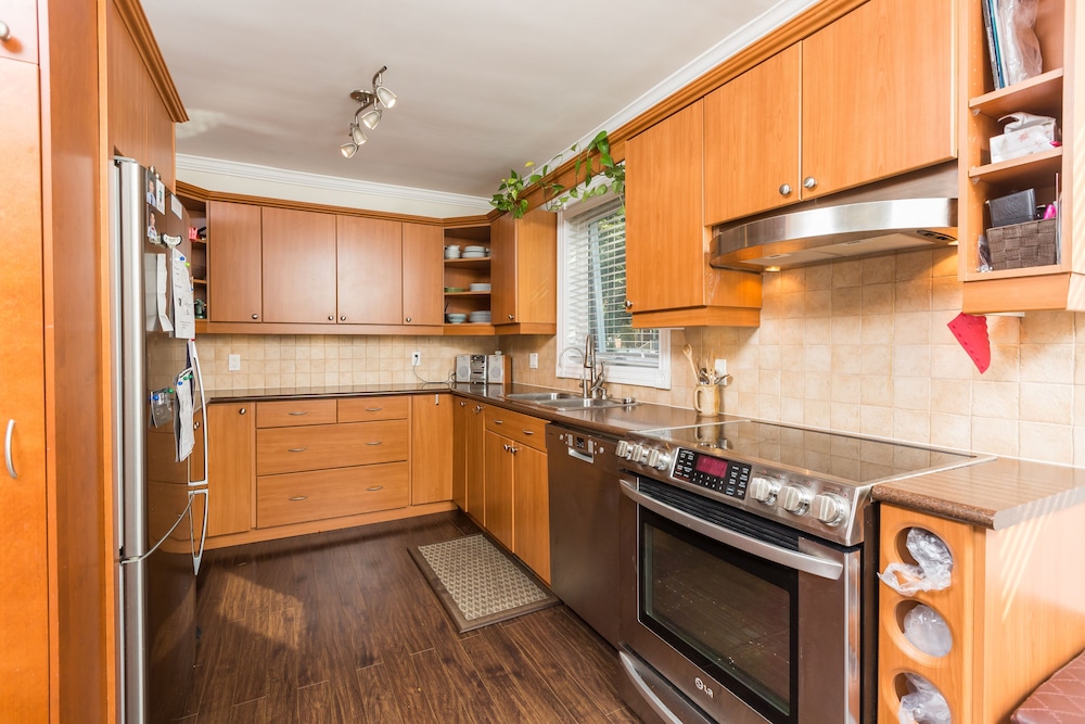 Applewood Suites - Sherway Gardens - Image 5