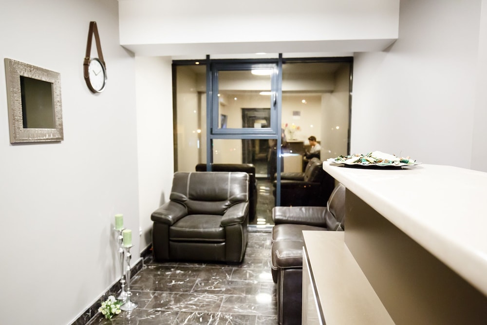 Metropolitan Iassium Luxury Suites