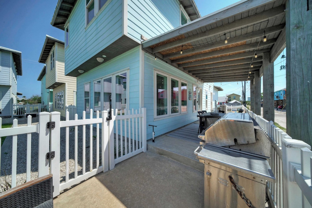 Pool Access, Private Patio Living, Near the Beach Seahorse Cove by Avantstay