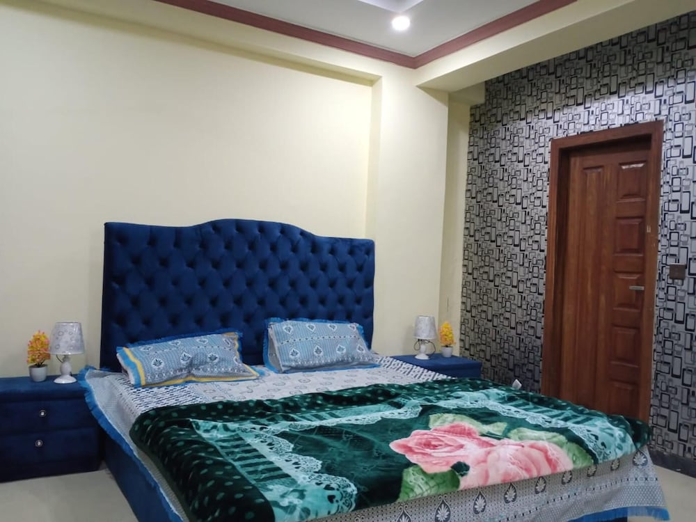 Lovely 2-bed Apartment in Rawalpindi view 5