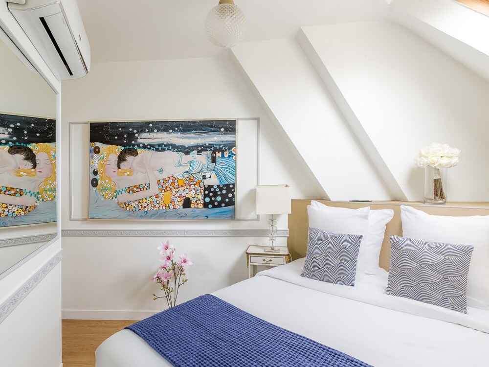 Merveil Luxury Suites - Royale - Saint Honore view