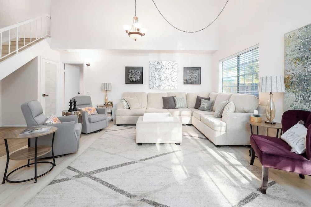 5 Bedroom Home With Firepit