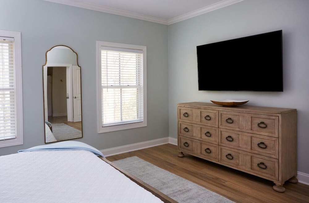 May River Breeze! 3-story Townhouse in Old Town's Promenade