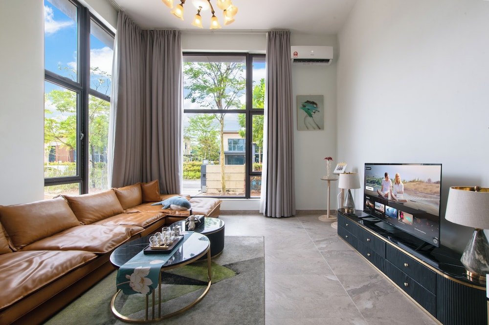 Forest City Golf Villa by A & Home Party