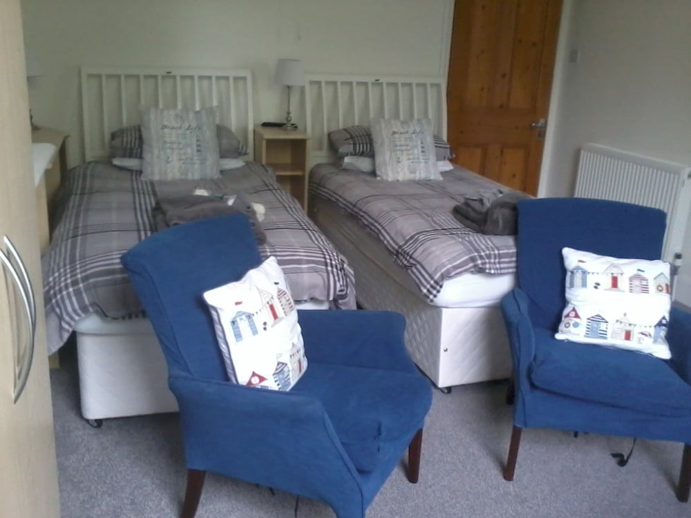 Barnes's Rest Bed & Breakfast & Caravan