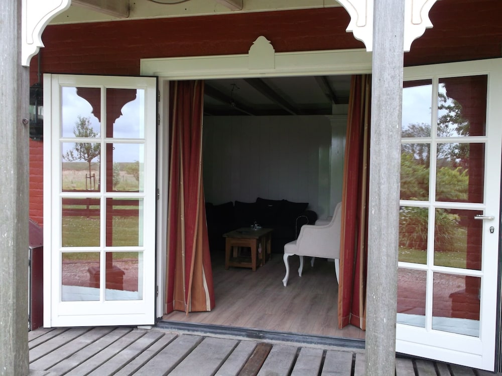 Nicely Decorated Villa with Garden near Sea