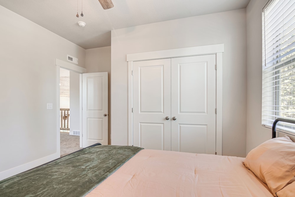 Near Lakes & Trails: Cabin in Duck Creek Village!