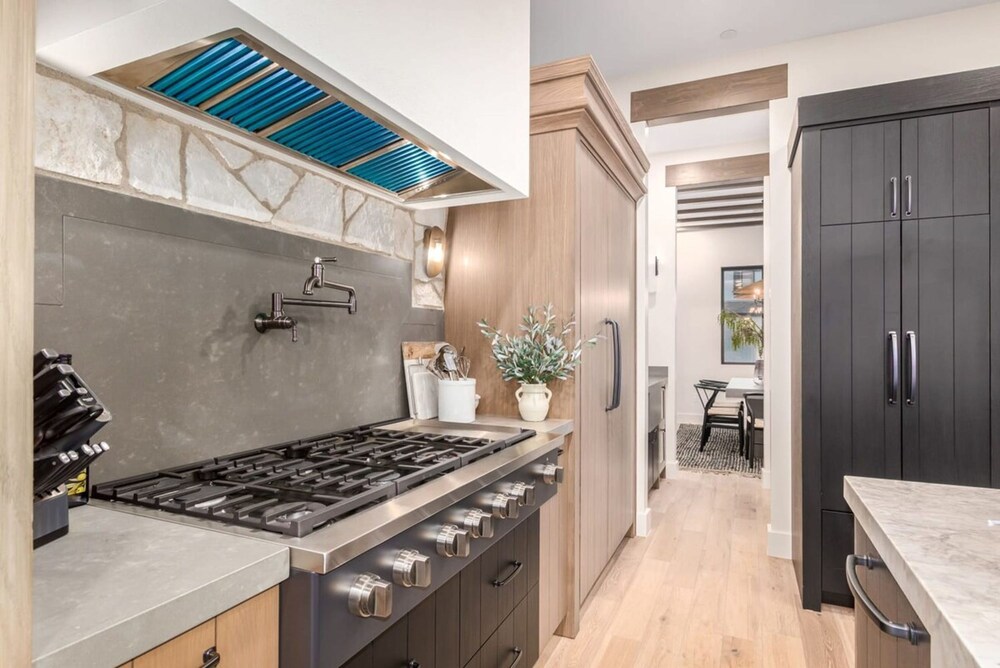 Stonewood Luxe Estate 5 Showers Heated Pool GYM
