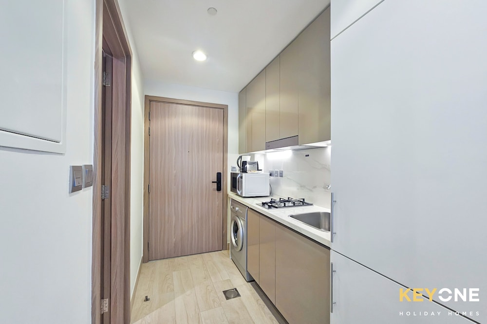Chic Modern Studio in Azizi Riviera