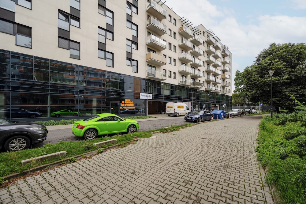 Bright Studio Legnicka by Renters view 5