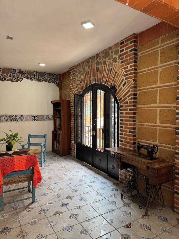 HOSTAL 38