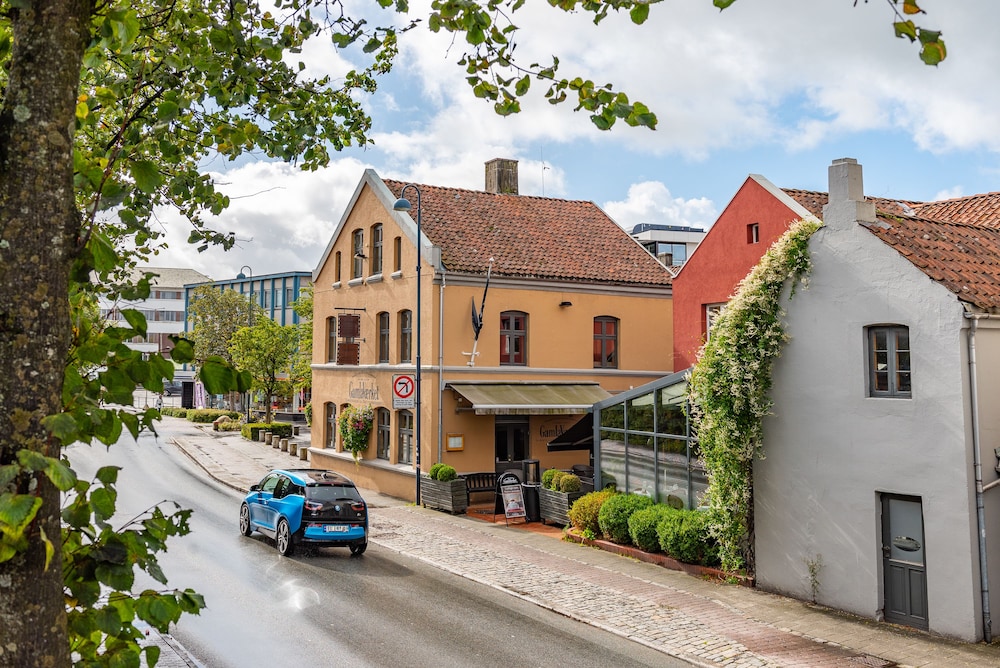 Sandnes Vacations - GamlaVrket Gjstgiveri og Tracteringssted - Property Image 1