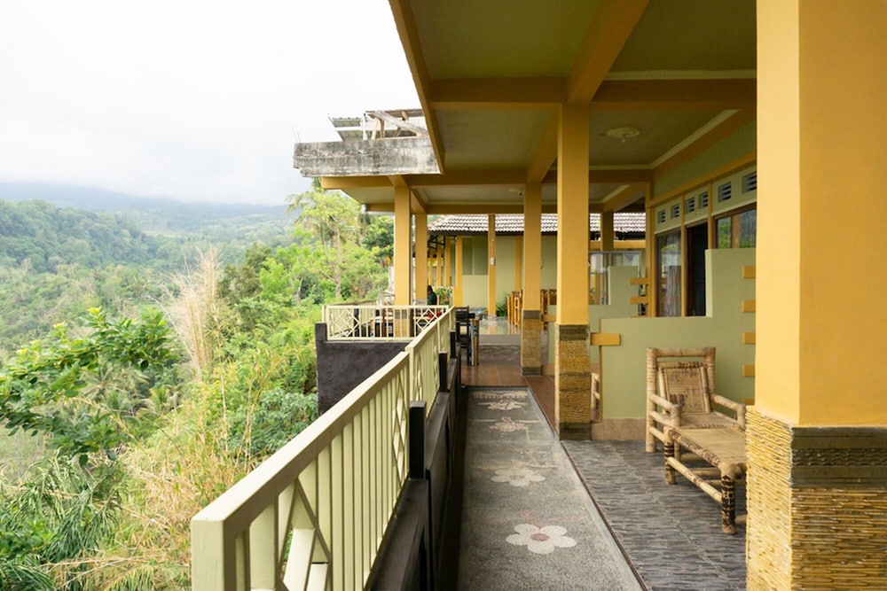 RedDoorz near Senaru Rinjani view 5