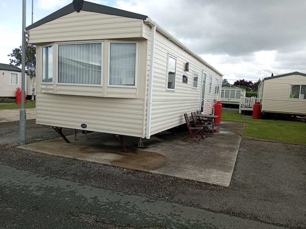 3 Bed Caravan - Sleeps 8 - Pets - Parking